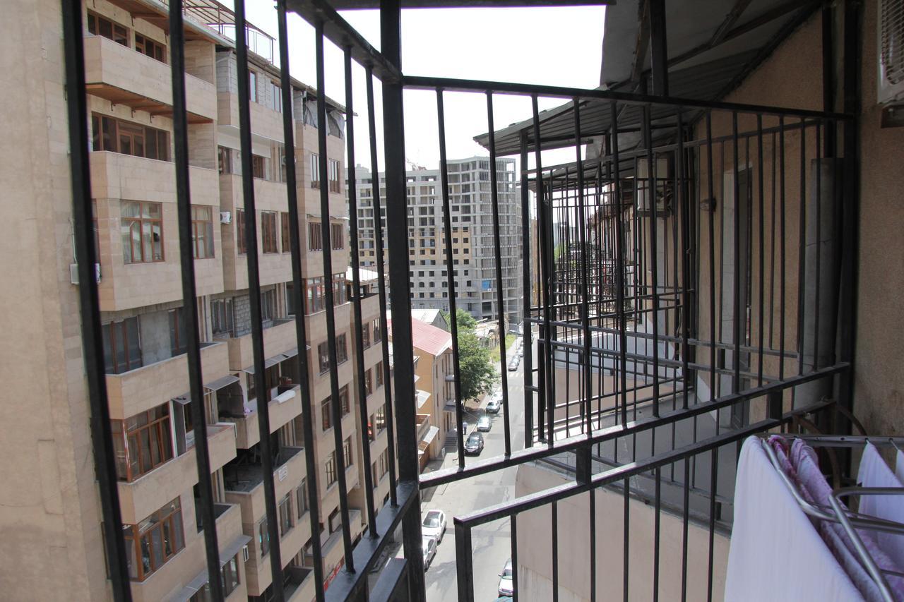 Rafael Hostel エレバン エクステリア 写真
